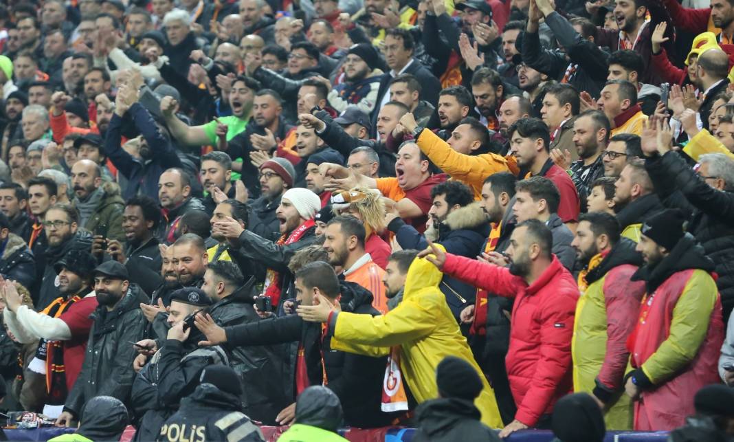 Galatasaray'ın muhteşem geri dönüşünden çok özel resimler: Tribünler şov yaptı 50